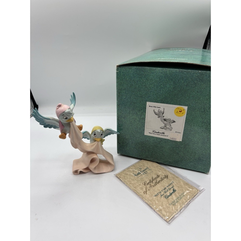 WDCC Disney Cinderella Birds Tie A Sash Around It Sculpture Figurine COA BOX